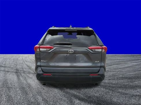 Used 2021 Toyota RAV4 XLE FWD image 5