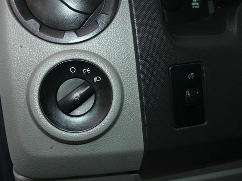 Used 2018 Ford E-350 and Econoline 350 Super Duty image 18