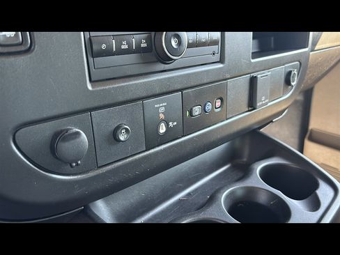 Used 2022 Chevrolet Express 2500 Extended image 17