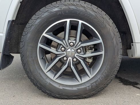 Used 2018 Jeep Grand Cherokee Overland image 49