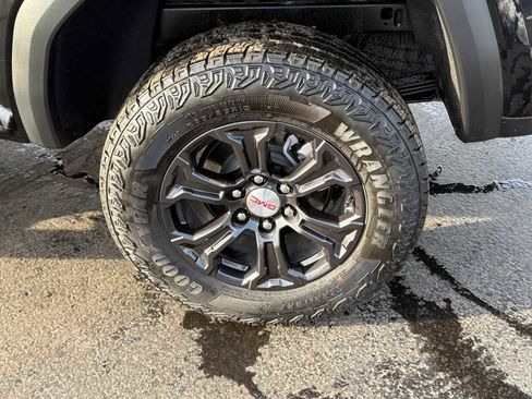 Used 2024 GMC Canyon Elevation w/ Convenience Package image 10