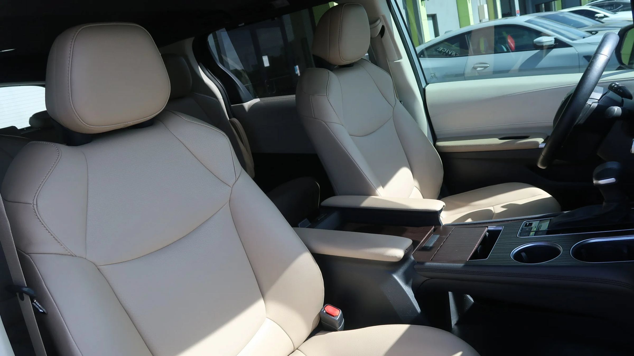 Used 2021 Toyota Sienna XLE FWD image 29