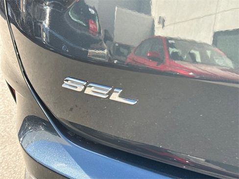 Used 2022 Ford Edge SEL w/ Sport Appearance Package image 9