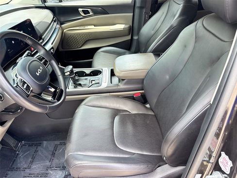 Used 2025 Kia Carnival FWD image 22