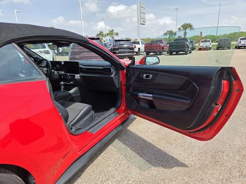 Used 2024 Ford Mustang Convertible RWD image 16