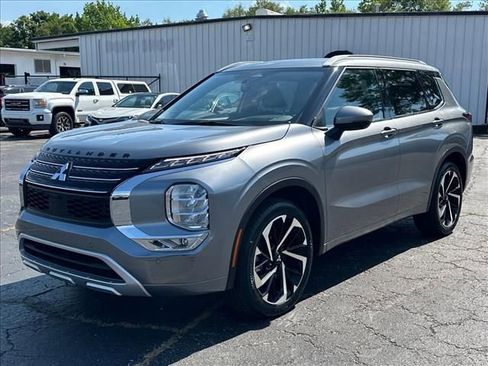 Used 2023 Mitsubishi Outlander SEL FWD image 5