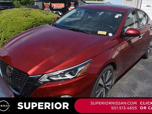 Used 2020 Nissan Altima 2.5 SV FWD image 1