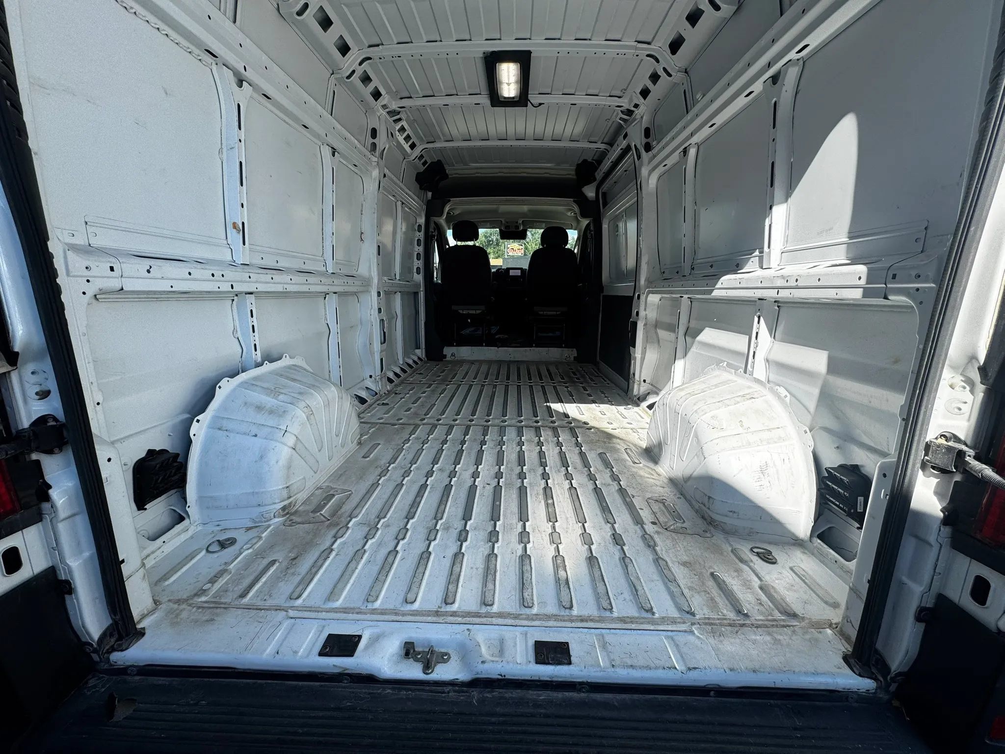 Used 2025 RAM ProMaster 2500 w/ Convenience Group FWD image 19