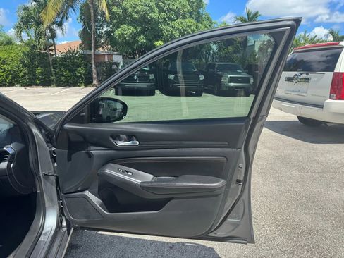 Used 2019 Nissan Altima 2.5 SR image 16