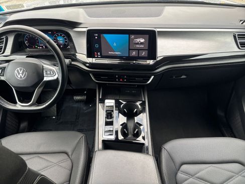 Used 2025 Volkswagen Atlas Cross Sport SE image 29