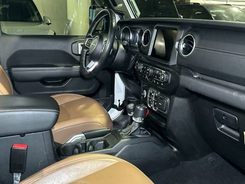 Used 2022 Jeep Wrangler Unlimited Sahara w/ Cold Weather Group image 11