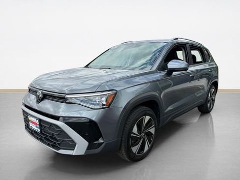 Used 2025 Volkswagen Taos SE AWD/4WD image 6