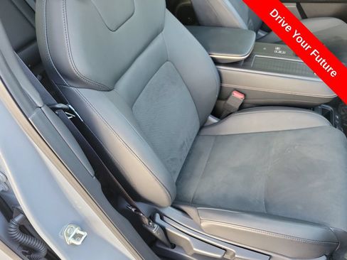 Used 2025 Nissan Ariya AWD image 21