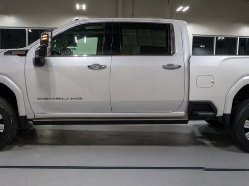Used 2024 GMC Sierra 3500 Denali w/ Denali Reserve Package image 10