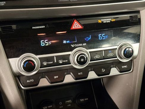 Used 2020 Hyundai Elantra SEL image 30