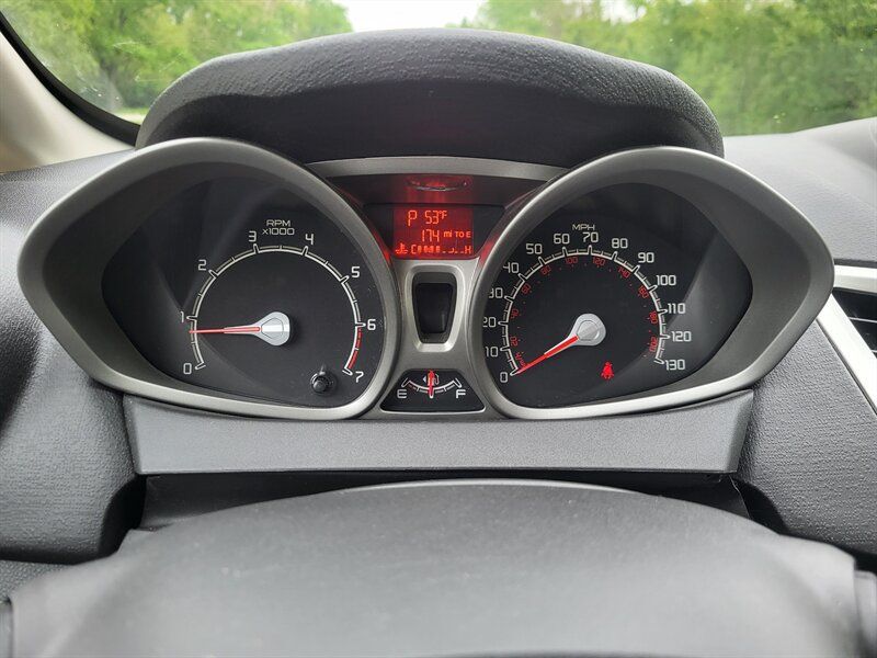 Used 2013 Ford Fiesta SE FWD image 21