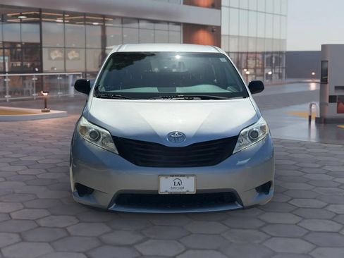 Used 2014 Toyota Sienna L FWD image 9