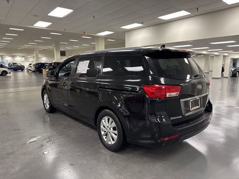Used 2018 Kia Sedona LX w/ LX Essentials Premium Package image 6