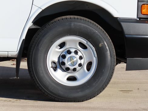 New 2025 Chevrolet Express 2500 Work Van w/ Safety Package image 15