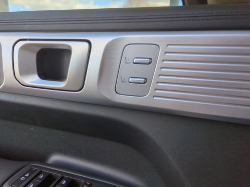 Used 2025 Hyundai Santa Fe Limited image 35