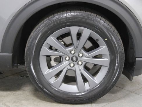 Used 2023 Ford Explorer XLT w/ Equipment Group 202A RWD image 12