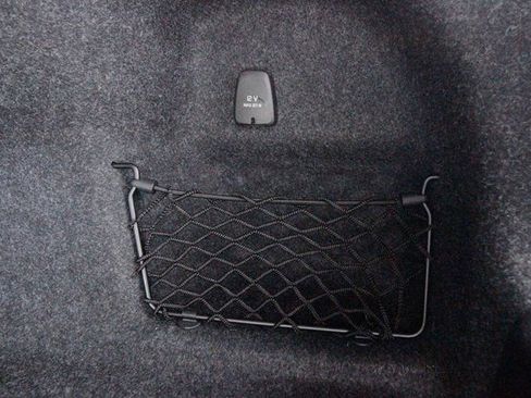 Certified 2023 Volvo S60 T8 Plus image 32