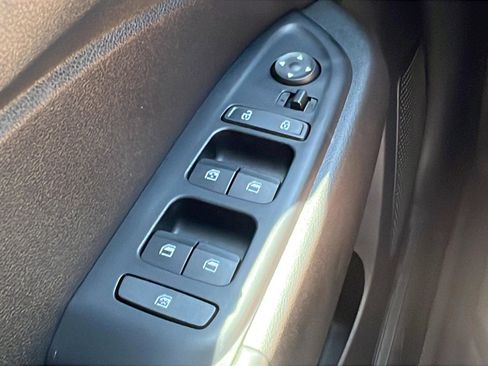 Certified 2025 Hyundai Venue Limited FWD image 20