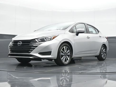 Used 2023 Nissan Versa SV image 16