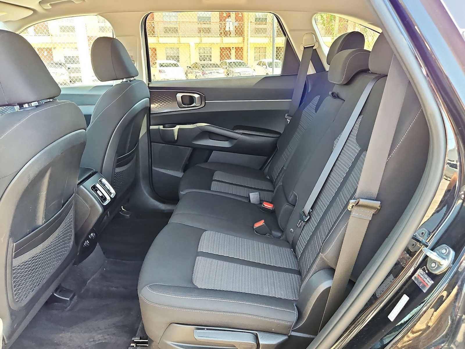 Used 2023 Kia Sorento LX FWD image 17