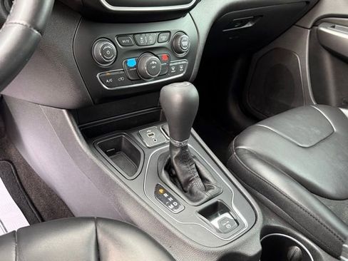 Used 2019 Jeep Cherokee Latitude Plus image 22