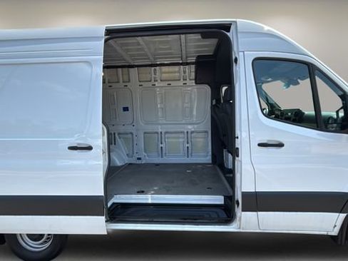 Used 2025 Mercedes-Benz Sprinter 2500 image 41