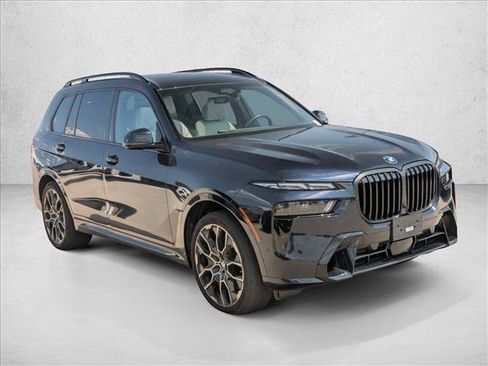 Used 2025 BMW X7 xDrive40i w/ M Sport Package AWD/4WD image 3