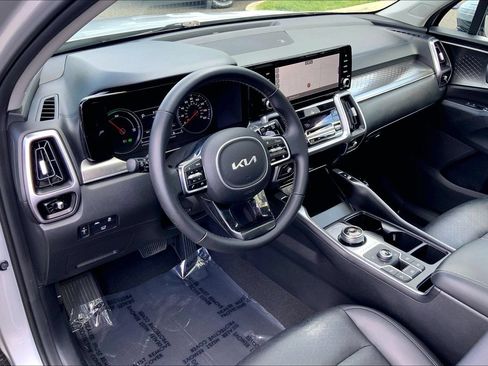 Used 2023 Kia Sorento EX w/ Panoramic Sunroof Package AWD/4WD image 17