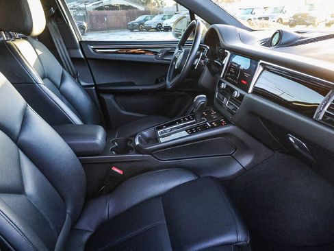 Used 2022 Porsche Macan Base image 17