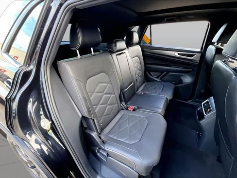 Used 2024 Volkswagen Atlas Cross Sport SE FWD image 20