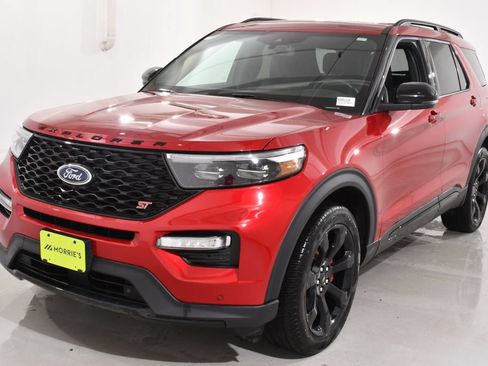 Used 2024 Ford Explorer ST AWD/4WD image 2