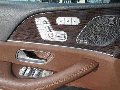 Used 2025 Mercedes-Benz GLS 450 4MATIC image 23
