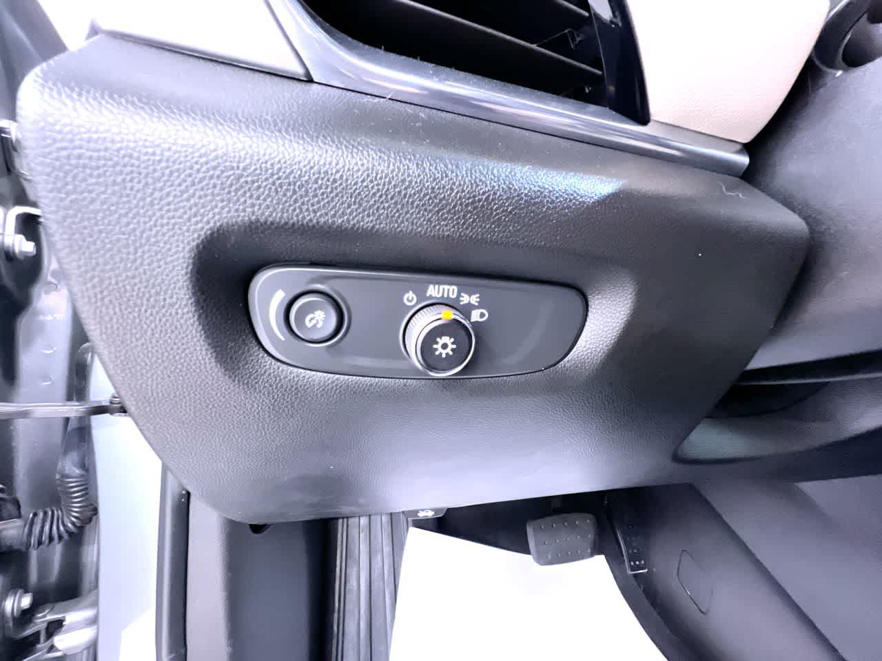 Used 2023 Chevrolet Traverse LS FWD image 16