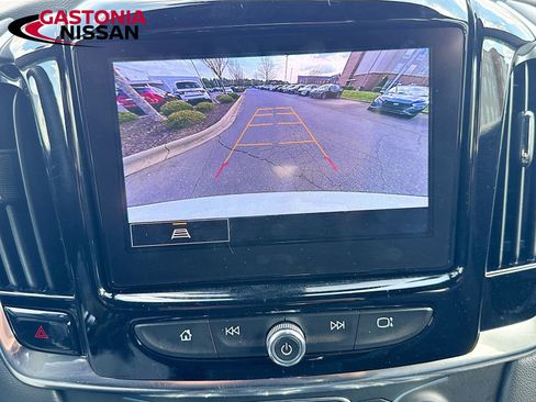 Used 2023 Chevrolet Traverse LT FWD image 17