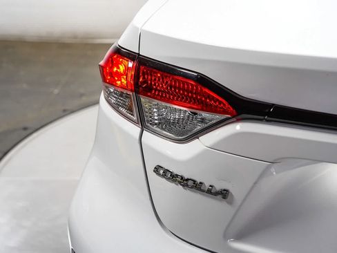 Certified 2021 Toyota Corolla LE FWD image 11