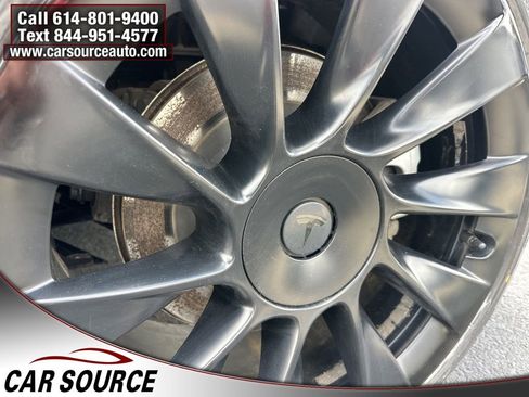 Used 2022 Tesla Model Y Long Range image 9