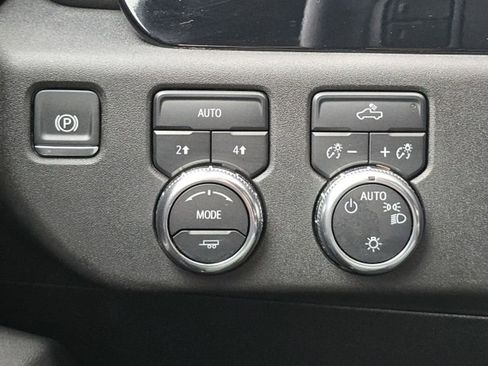 Used 2024 GMC Sierra 1500 SLE image 15