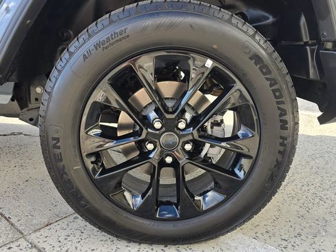 Used 2025 Jeep Wrangler Unlimited Sahara w/ Safety Group image 16