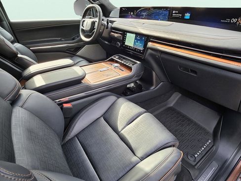 New 2025 Lincoln Navigator Black Label image 16