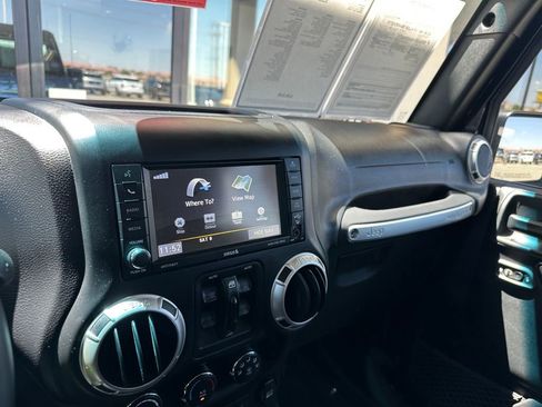 Used 2017 Jeep Wrangler Unlimited Rubicon w/ Cold Weather Group AWD/4WD image 19