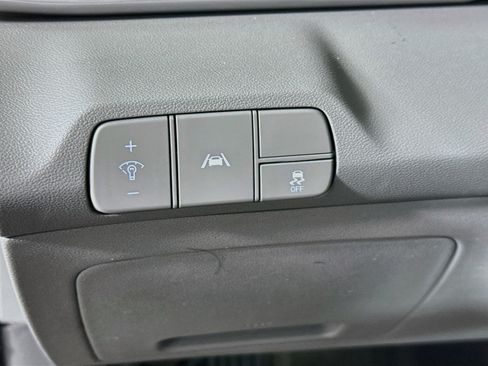 Used 2023 Hyundai Elantra SEL w/ Convenience Package FWD image 9