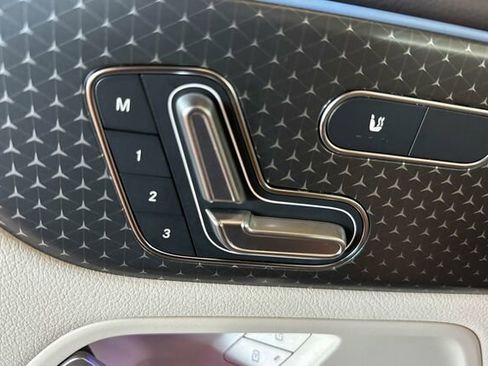 Used 2025 Mercedes-Benz GLB 250 image 13