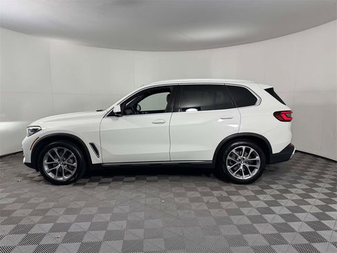Used 2023 BMW X5 xDrive40i w/ Premium Package image 11