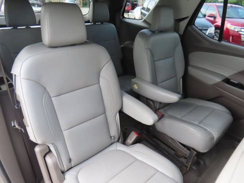 Used 2018 Chevrolet Traverse LT FWD image 38