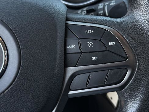 Used 2020 Jeep Cherokee Latitude image 17